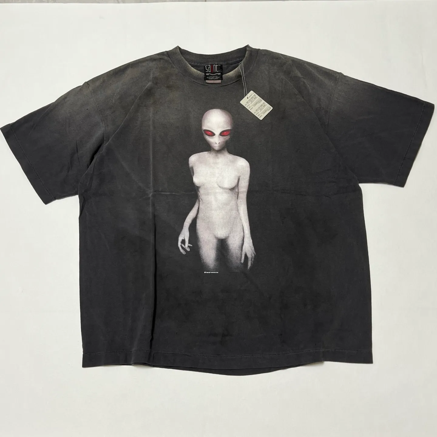 SAINT Mxxxxxx SS TEE/ALIEN/BLK Dark Alien Retro Distressed Short Sleeves Washed Black S-XL SAINT Mxxxxxx continues this year's gothic dark style Ultra-difficult alien printing technology Absolutely top-notch Professional water washing plant jointly owned by Hong Kong businessmen Ultra-high standard restoration ZP Correct collar label/wash water label/cherub label The difference is based on pictures and goods